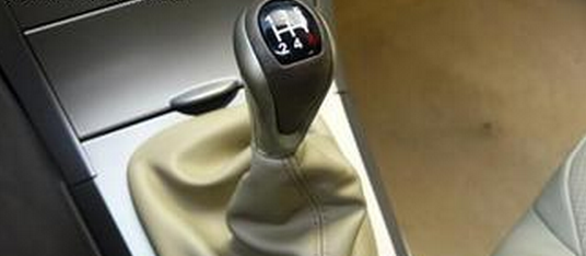 手动挡坡起技巧