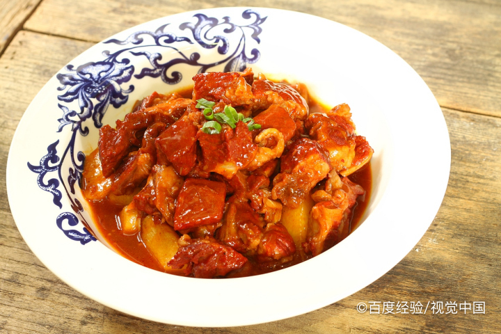 土豆炖牛肉的家常做法，