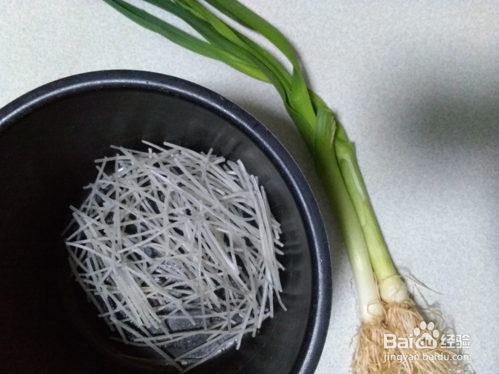 青蒜根须炒粉条