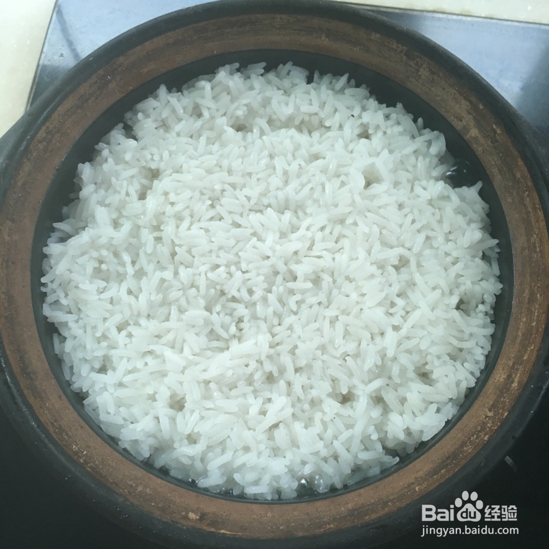 广式腊肠煲仔饭的做法