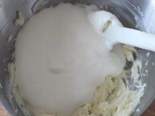 草莓冰奶酪戚风蛋糕怎么做