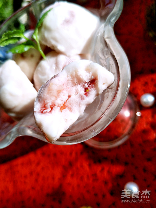 酸奶草莓冰淇淋