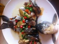 咸鸡蒸鲫鱼如何做