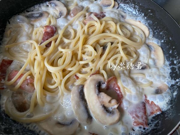 奶油培根意大利面