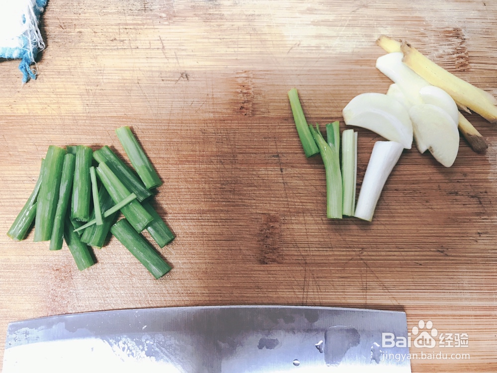 孩子爱吃的鸡翅鸡尖榨菜