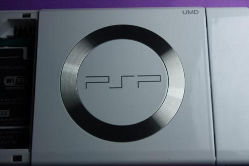 PSP2000翻新机辨别方法