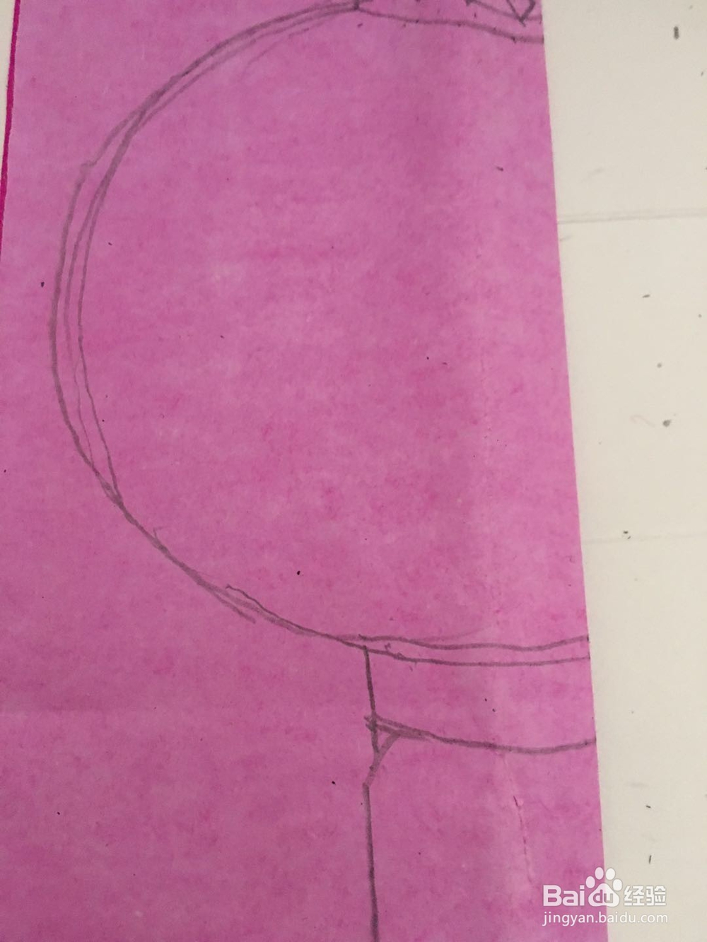 怎样用二红色彩纸裁剪一个二红灯笼