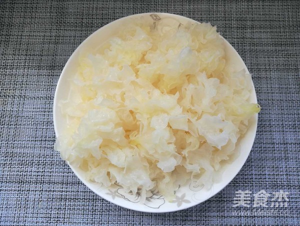 冰糖银耳雪梨汤