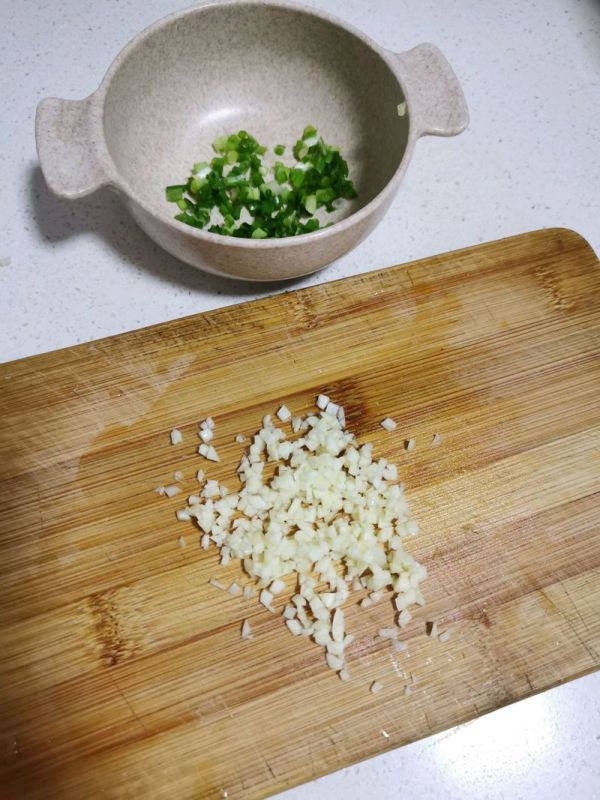 蒜蓉粉丝巴沙鱼