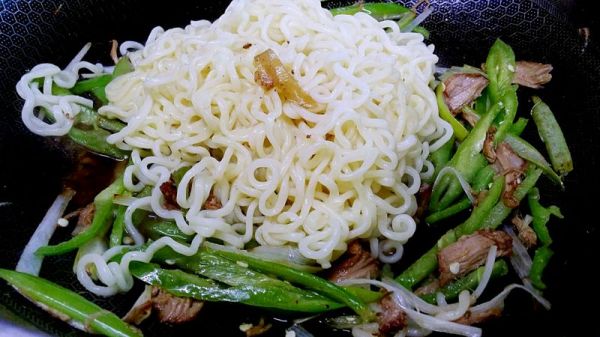 芹椒牛肉葱炒面