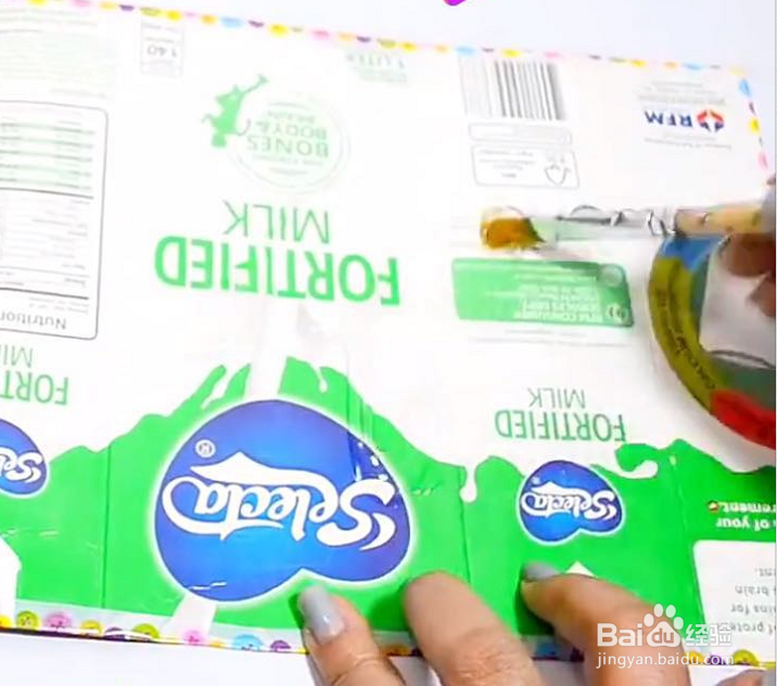 生活小妙招,喝完的奶盒的做成餐具收纳盒很实用