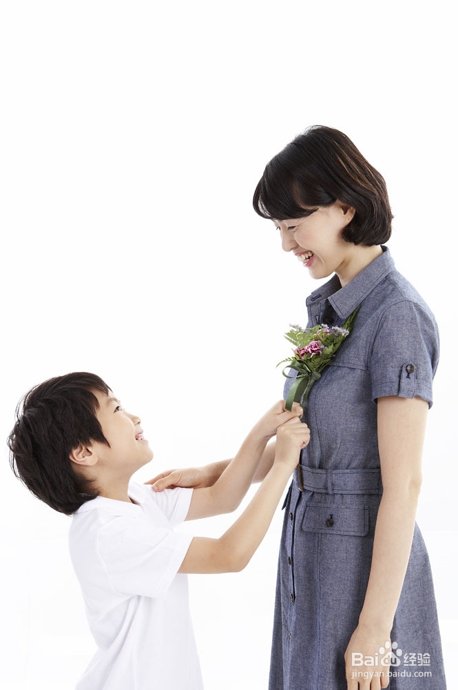 小学一年级的孩子在学校偷了贵重物品怎么办？