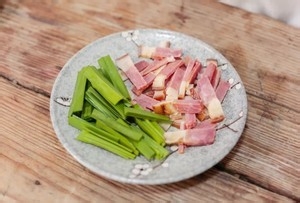 如何做出美味的冬笋炒腊肉？