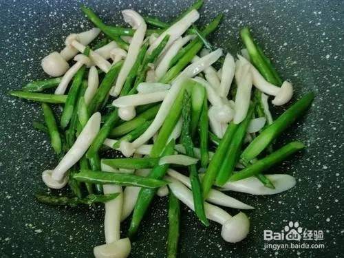 蚝油芦笋炒白玉菇