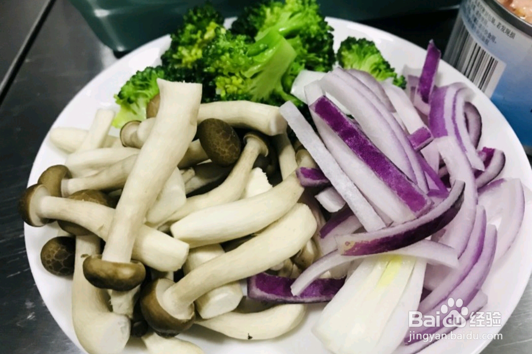 如何做出吞拿鱼蘑菇芝士通心粉