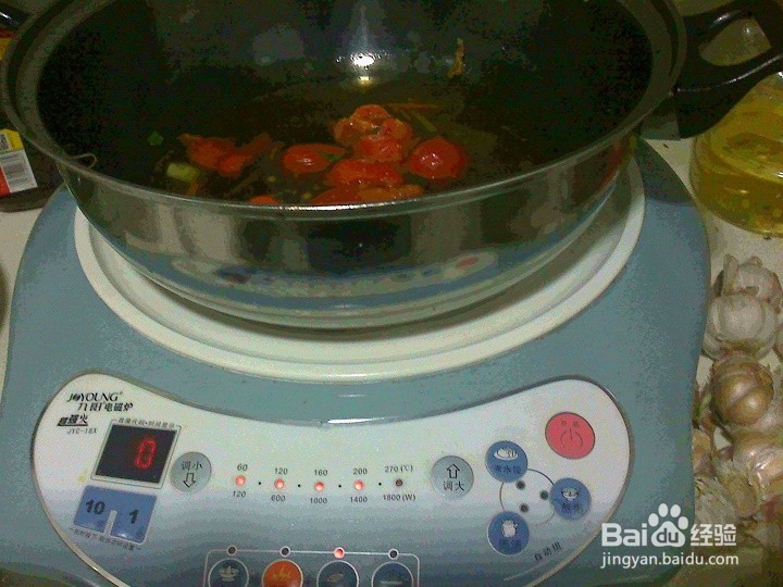 老年人怎样用烩菜锅底做西红柿汤
