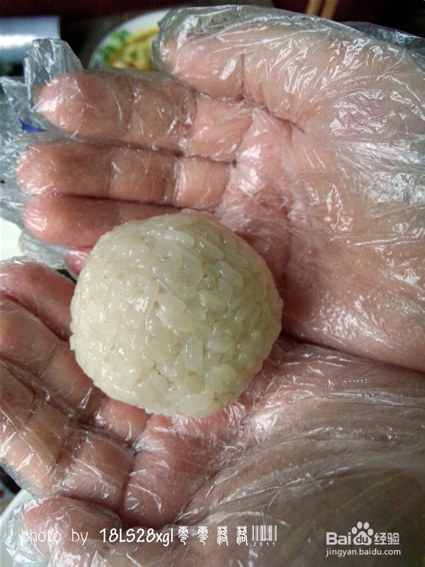 美味小吃:椰浆糯米团