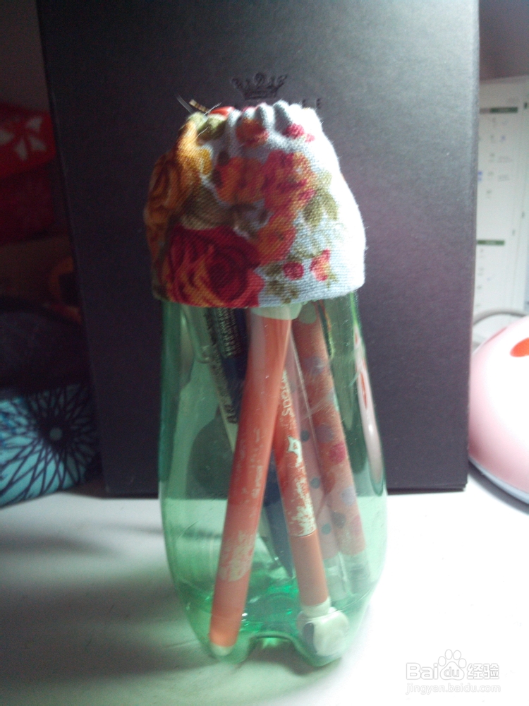 饮料瓶变笔筒教程