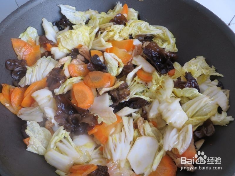 经典家常菜【白菜炒木耳】