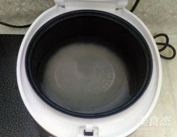 皮蛋瘦肉粥的做法