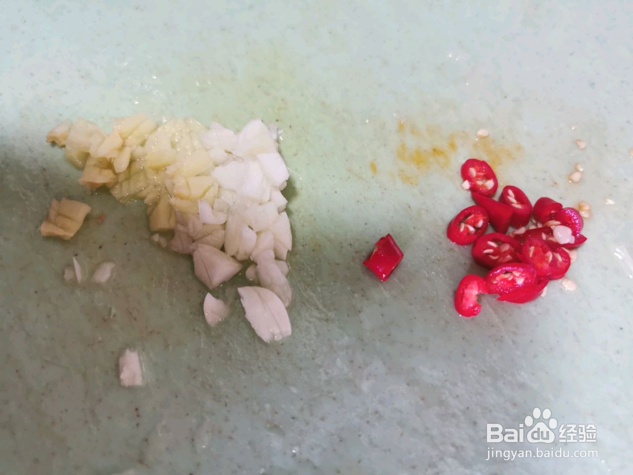 韭菜炒鸭血的做法