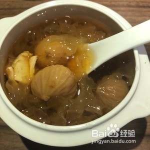 银耳无花果炖鱼胶的做法