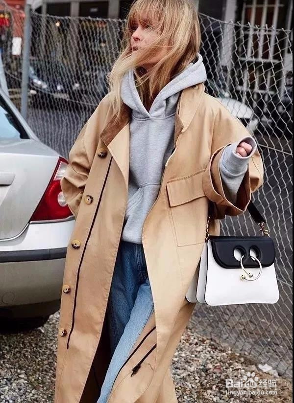 一件卫衣就能让你的大衣时髦到不！像！话！
