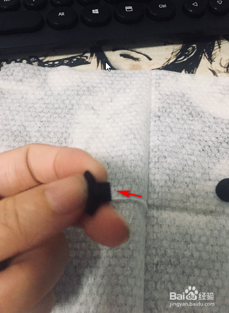 如何给耳机更换耳塞套