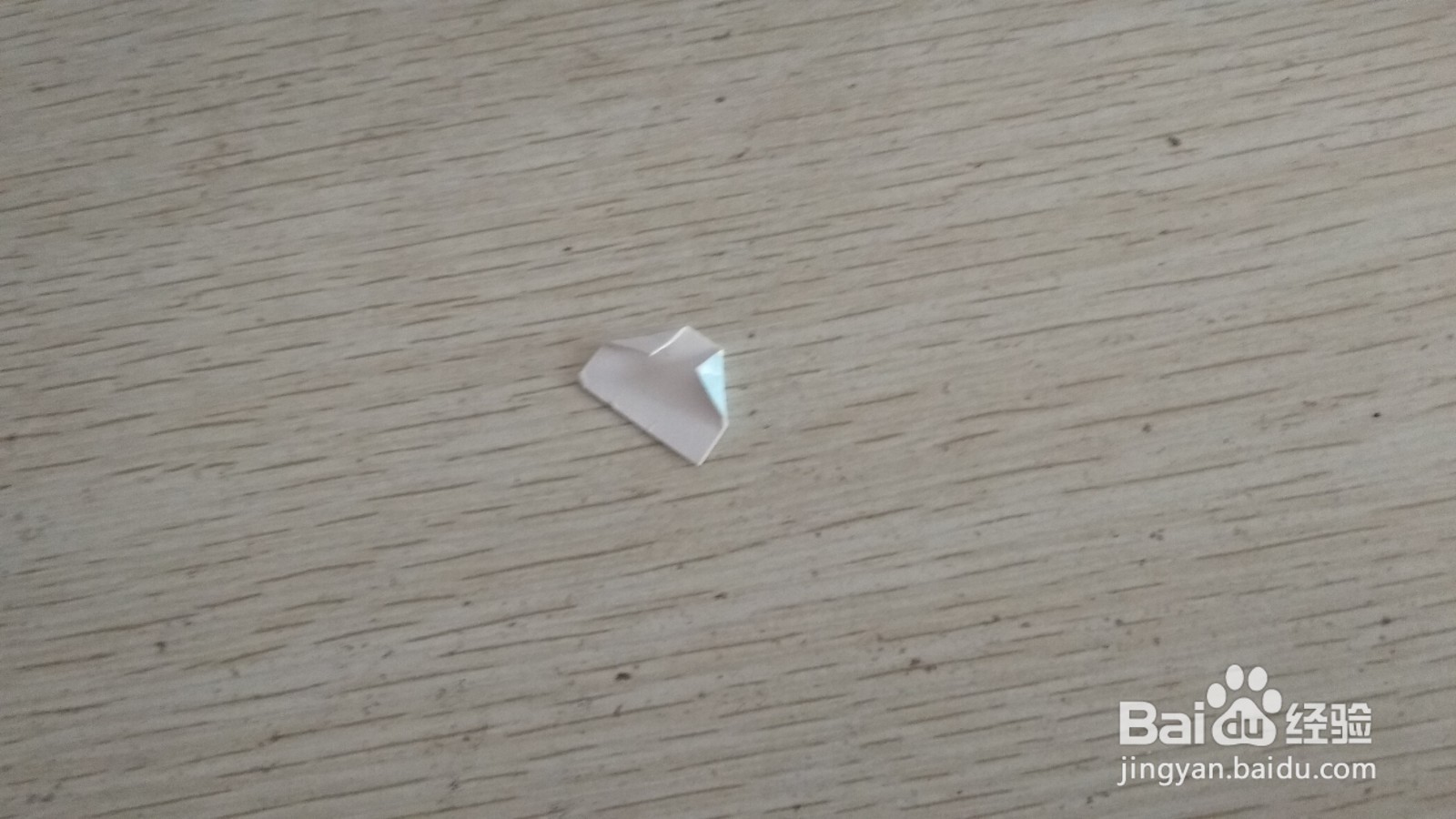 如何用一小长方形硬卡纸做简易的单个中性笔支架