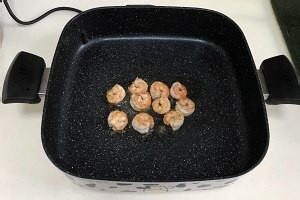 怎么做香喷喷的鲜虾菠萝炒饭
