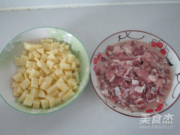 香菇酱土豆牛肉丁