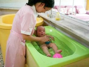 让宝宝快乐接收沐浴的方法