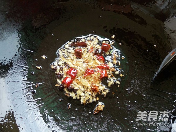 果仁拌蕨菜的做法