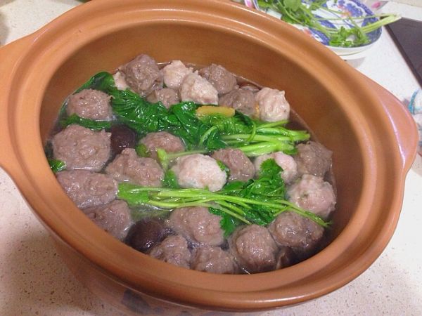 香菇蔬菜双丸汤