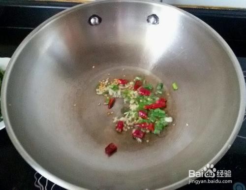 豌豆炒香肠的做法