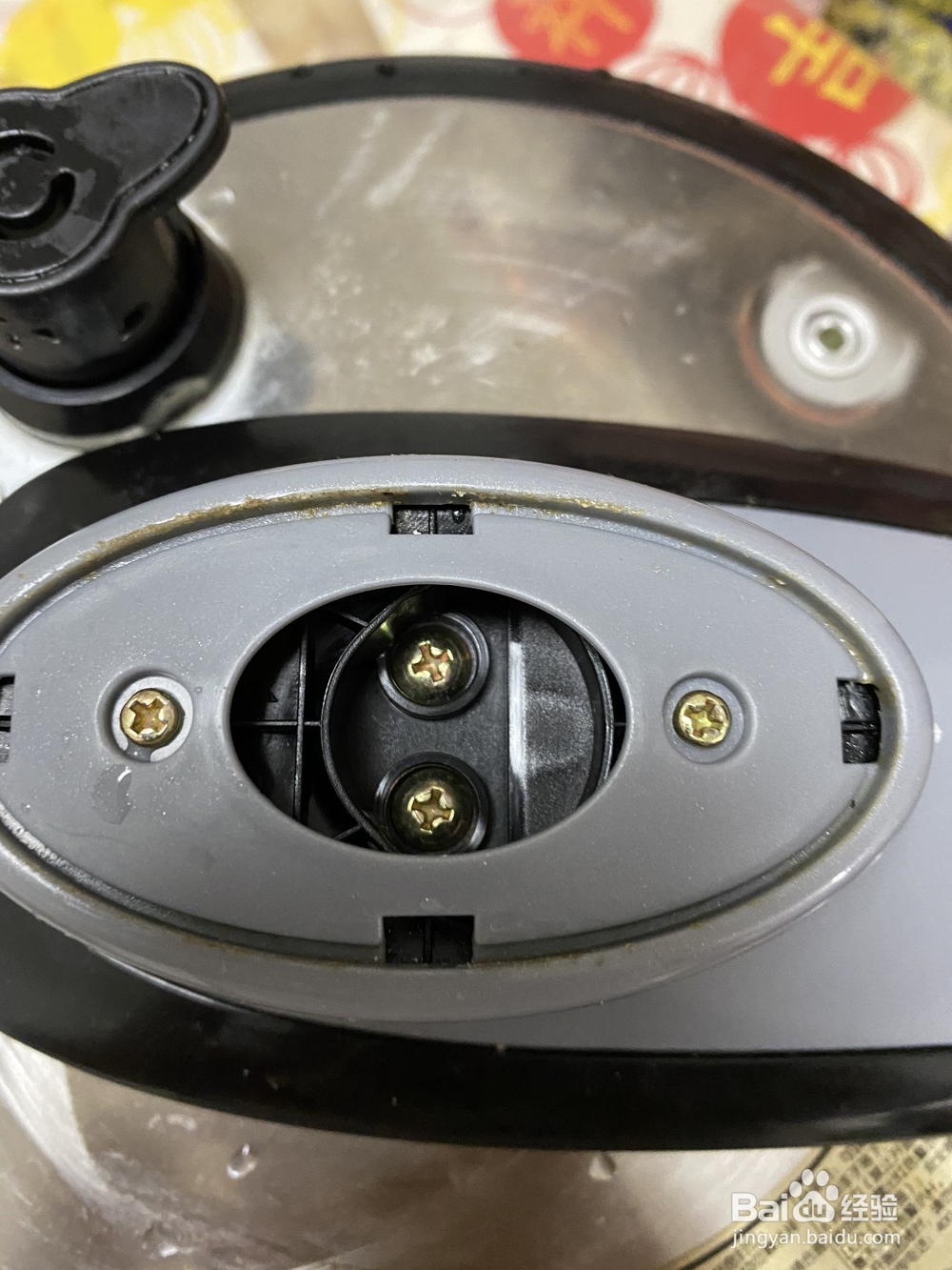 美的电热压力锅MY-LS50K 锅盖脱落