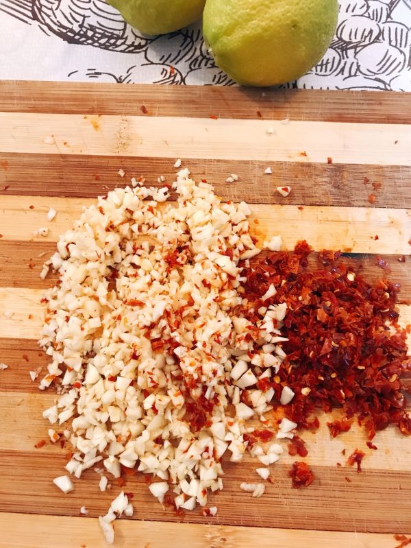 柠檬蒜香味爽口鸡爪