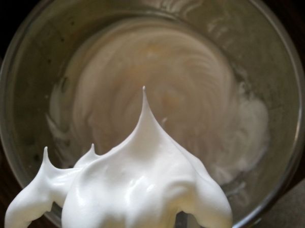 酸奶草莓戚风蛋糕