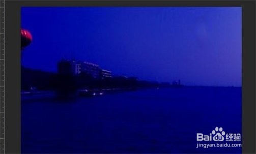 晚上拍的照片怎么调像白天的