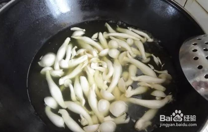 家常菜：苦瓜炒白玉菇