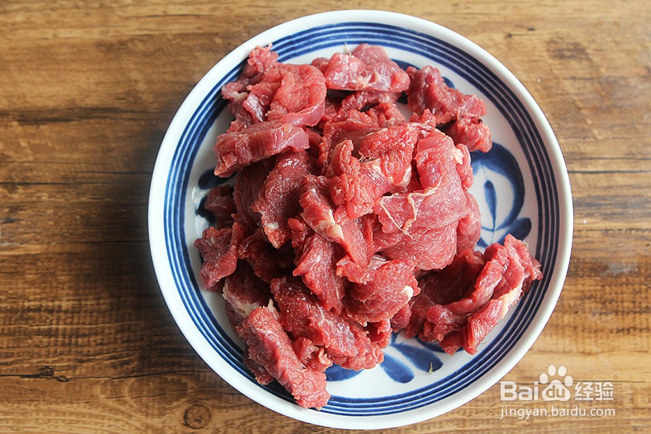 窝蛋牛肉煲仔饭