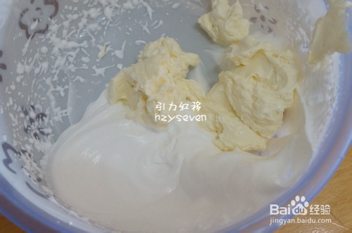 怎样做草莓彩绘戚风蛋糕卷