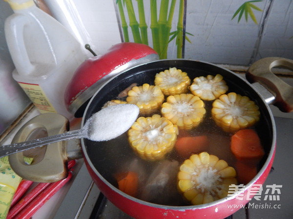 玉米胡萝卜排骨汤
