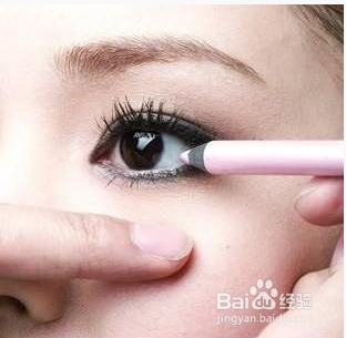 眼线新画法 能让眼睛放大2倍