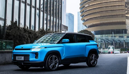 吉利icon汽车第二排坐位怎样才能放倒