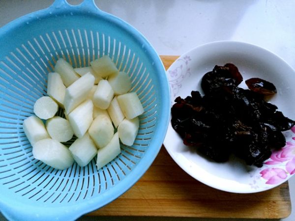 淮山木耳龙骨汤