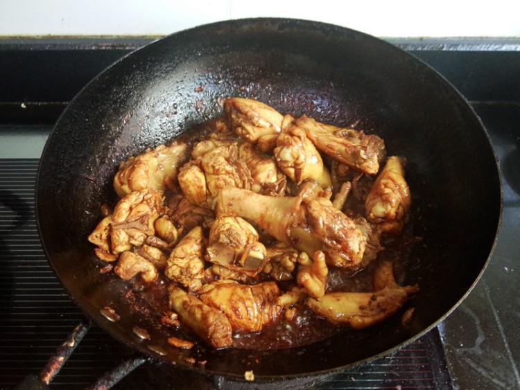 炖鸡什么时候放盐