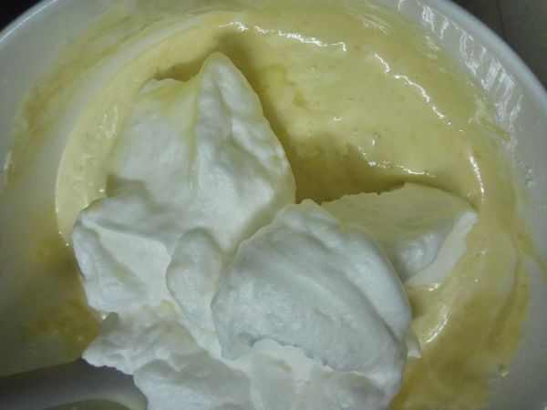 蜜糖杏仁戚风蛋糕