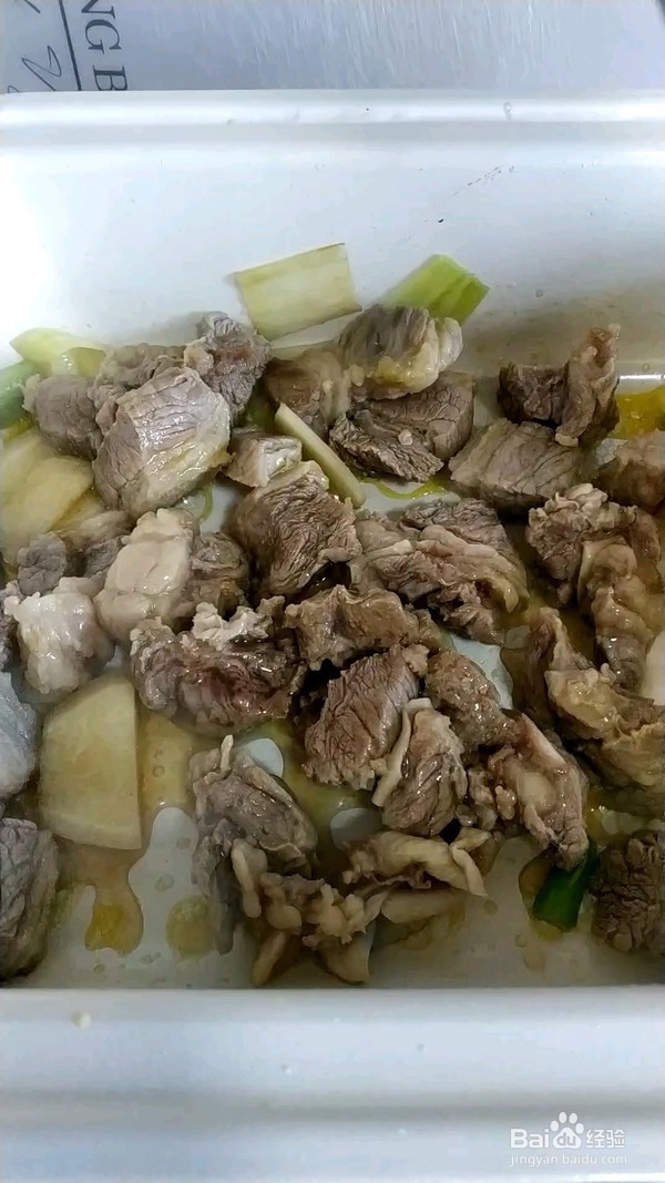 白萝卜炖牛腩的做法