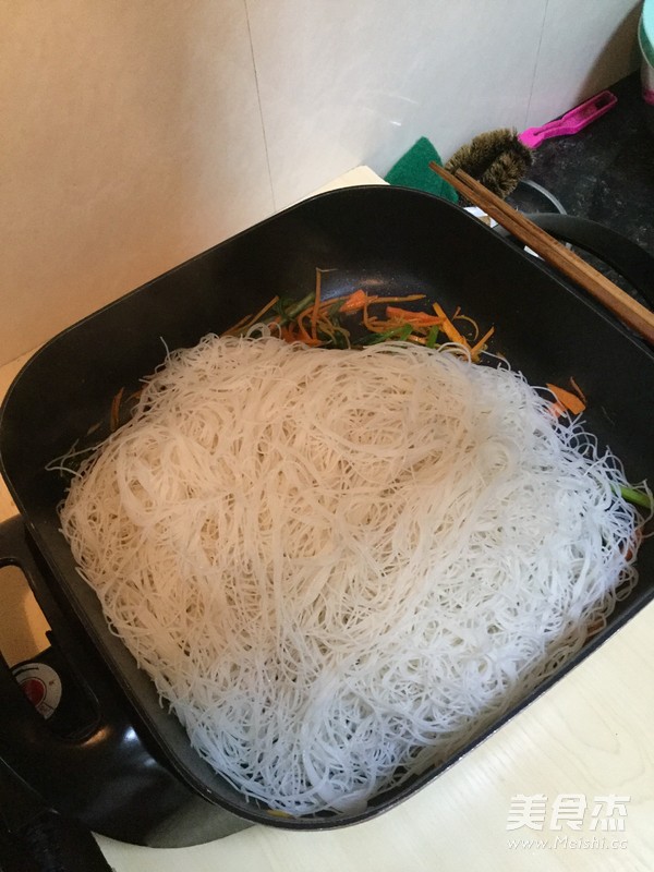 薯苗胡萝卜炒米粉